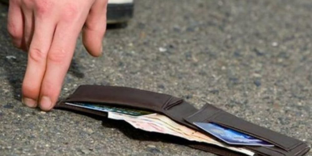 Χανιά: Οδηγός απορριμματοφόρου βρήκε χαμένο πορτοφόλι και το παρέδωσε