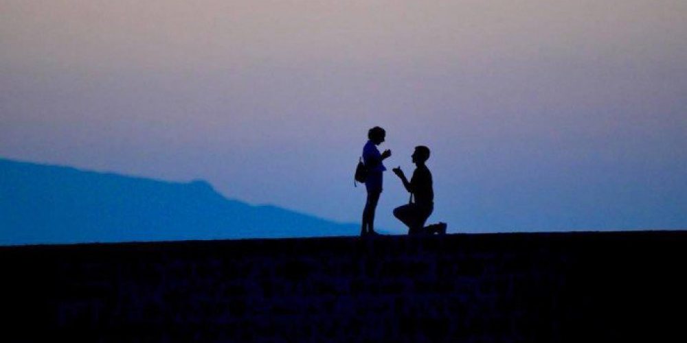 Η ρομαντική στιγμή πρότασης γάμου στο ενετικό λιμάνι Χανίων (photo)