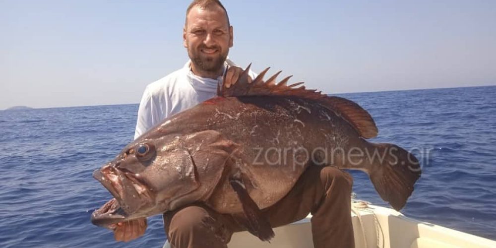 Χανιά: Ψάρι 1,5 μέτρο έπιασαν ανοιχτά της Γραμβούσας (φωτο)