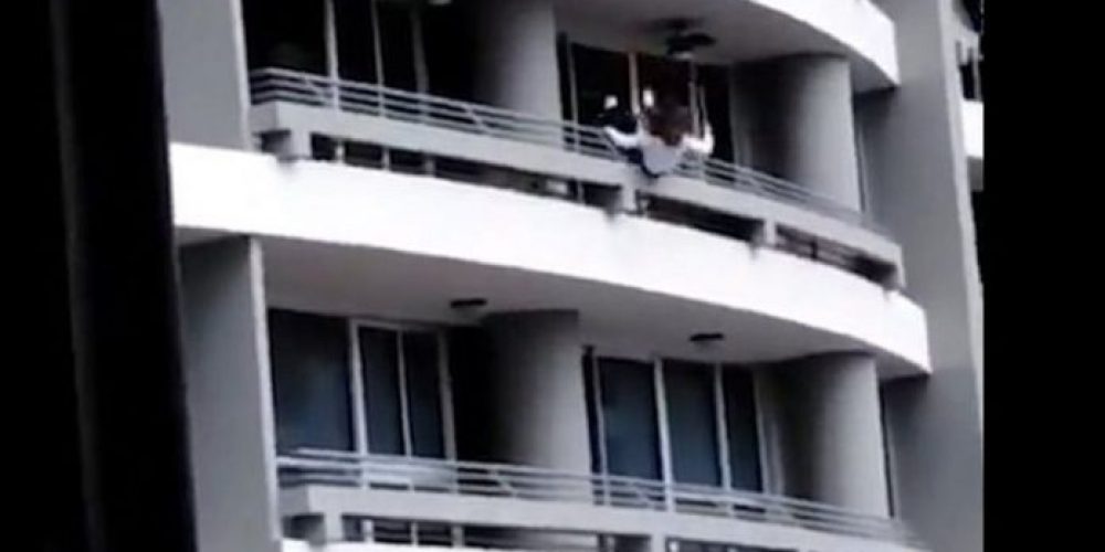 Βίντεο-σοκ καταγράφει 27χρονη που έπεσε στο κενό από τον 27ο όροφο ενώ έβγαζε selfie
