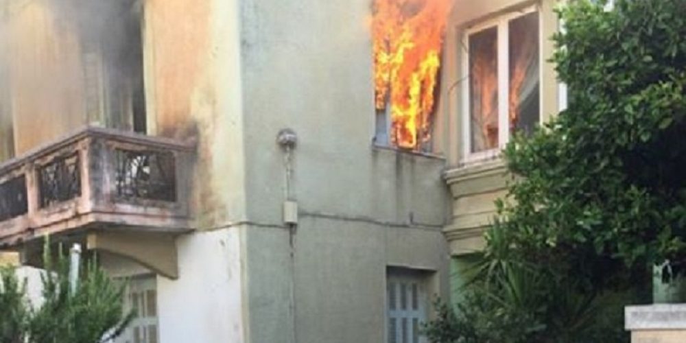 Πυρκαγιά σε κτίριο στα Χανιά – Ένα άτομο στο νοσοκομείο (φωτο)