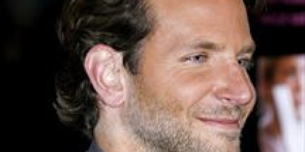 Ριγέ στο κόκκινο χαλί ο Bradley Cooper