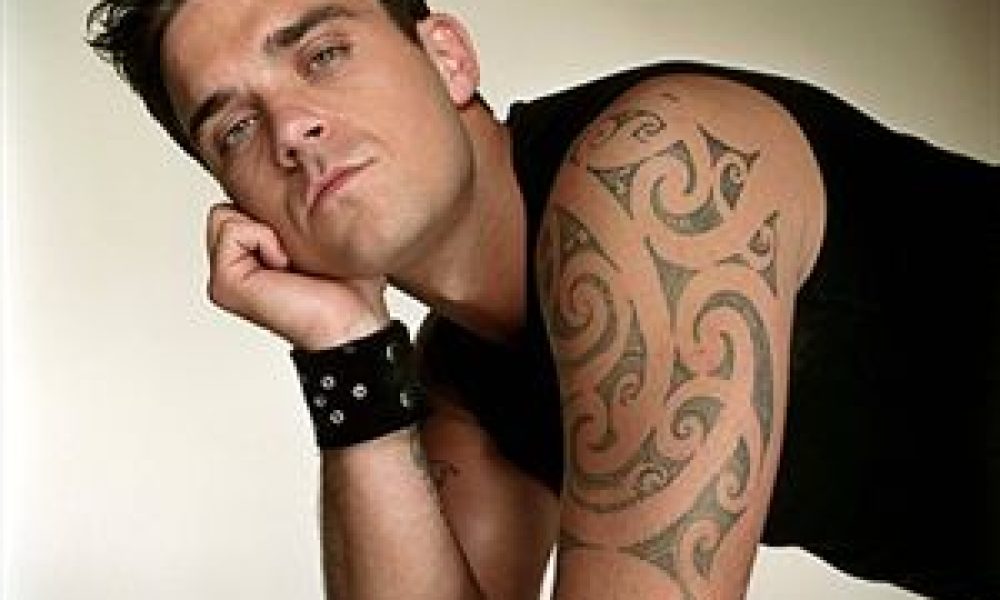 Ο Robbie Williams κατέβασε το παντελόνι του!