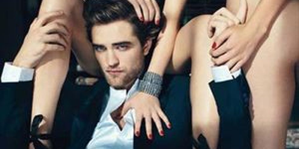 Ο Robert Pattinson και τα γυμνά κορίτσια
