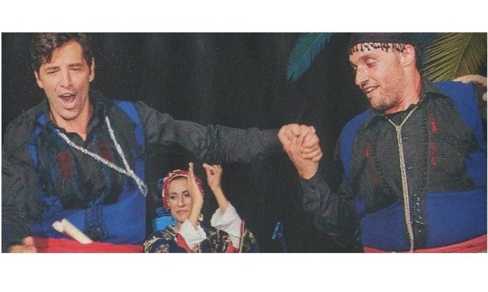 Ο Σάκης Ρουβάς ντύθηκε Κρητικός και χόρεψε στην βάφτιση της κόρης του