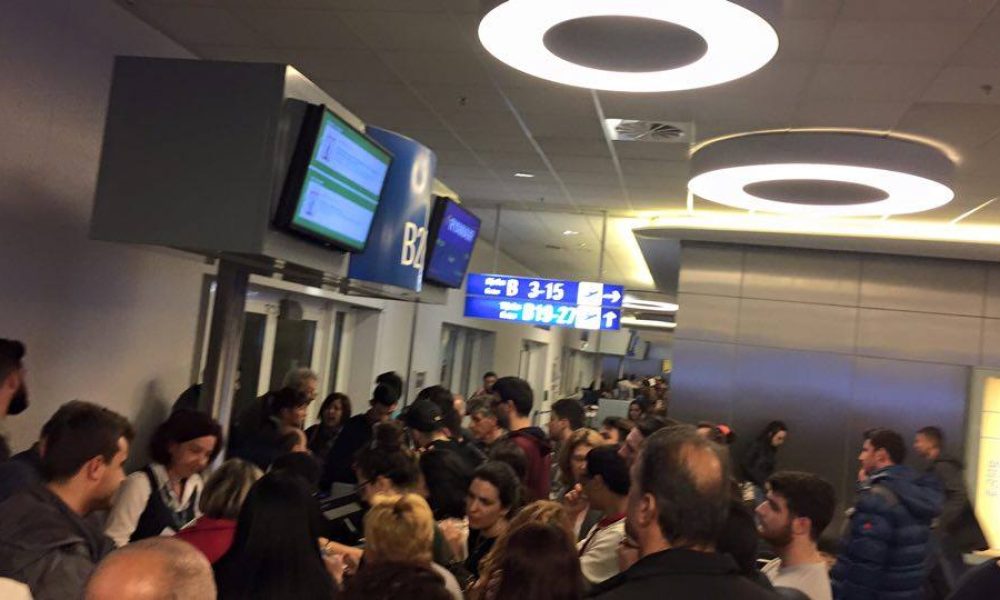 Χάος… Εκατοντάδες Χανιώτες εγκλωβισμένοι στο Ελ. Βενιζέλος από δύο πτήσεις της RYANAIR
