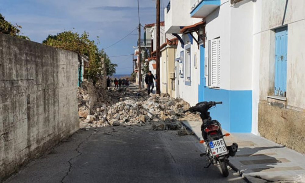 Τραγωδία: Δυο νεκρά παιδιά στην Σάμο - Τοίχος τα καταπλάκωσε μετά το σεισμό (video)