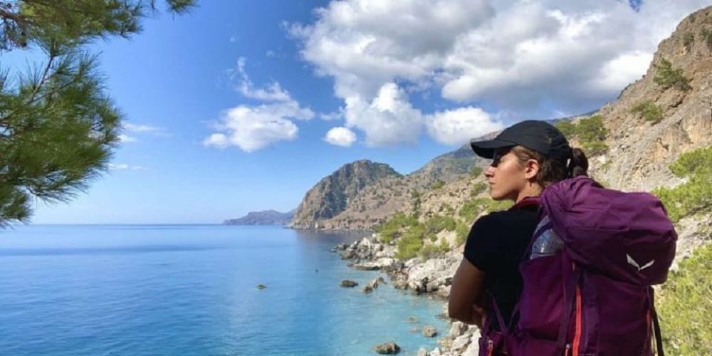 Τεράστιο εγχείρημα από 22χρονη Χανιώτισσα – Διασχίζει την Κρήτη μέσω του μονοπατιού Ε4