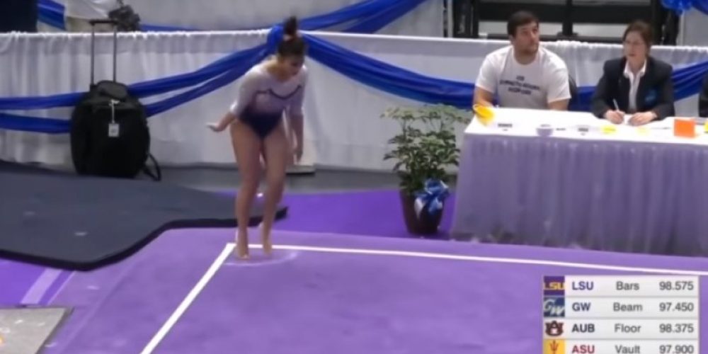 Αθλήτρια της γυμναστικής σπάει και τα δύο πόδια της σε πτώση! (σκληρό βίντεο)