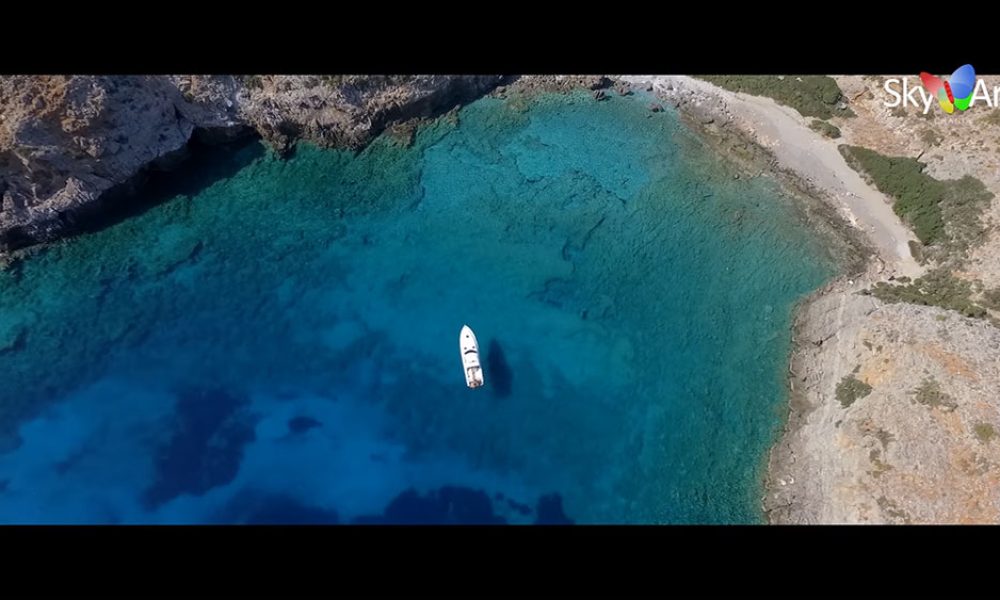 Δείτε εντυπωσιακά πλάνα από μυστικές παραλίες κοντά στα Χανιά (video)