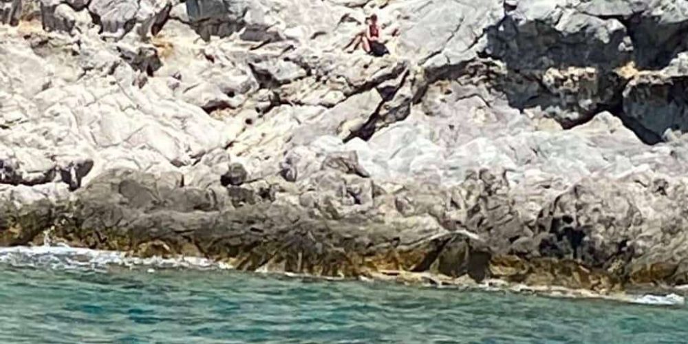 Χανιά: Χάθηκε 24χρονη και τη βρήκαν πάνω στα βράχια (φωτο)