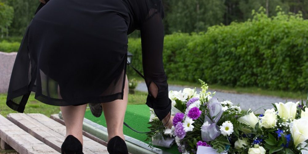 Γυναίκα πενθούσε για 14 χρόνια σε κάθε εύκαιρη κηδεία για να τρώει τζάμπα