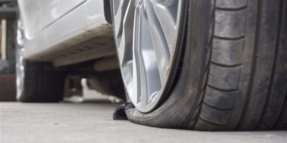 Χανιά: Πήρε «σβάρνα» τα αμάξια και έσκαγε τα λάστιχα! – Ανάστατοι οι ιδιοκτήτες