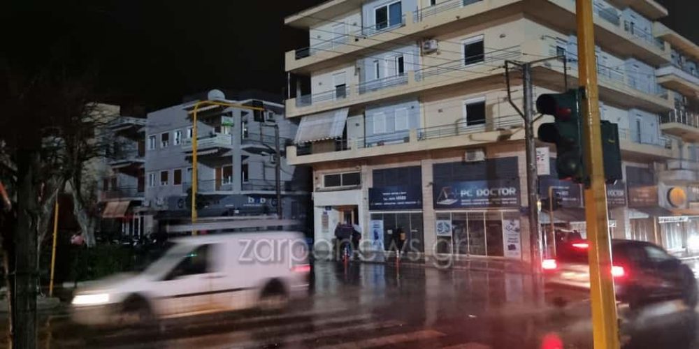 Χανιά: Έκρηξη σε στύλο της ΔΕΗ στο κέντρο της πόλης – Στο σκοτάδι αρκετές περιοχές (φωτο)