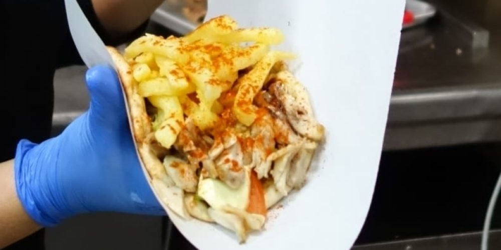 Πρόβλεψη ιδιοκτήτριας εστιατορίου: «Σε λίγο καιρό δεν θα τρώτε πατάτες τηγανητές» (video)