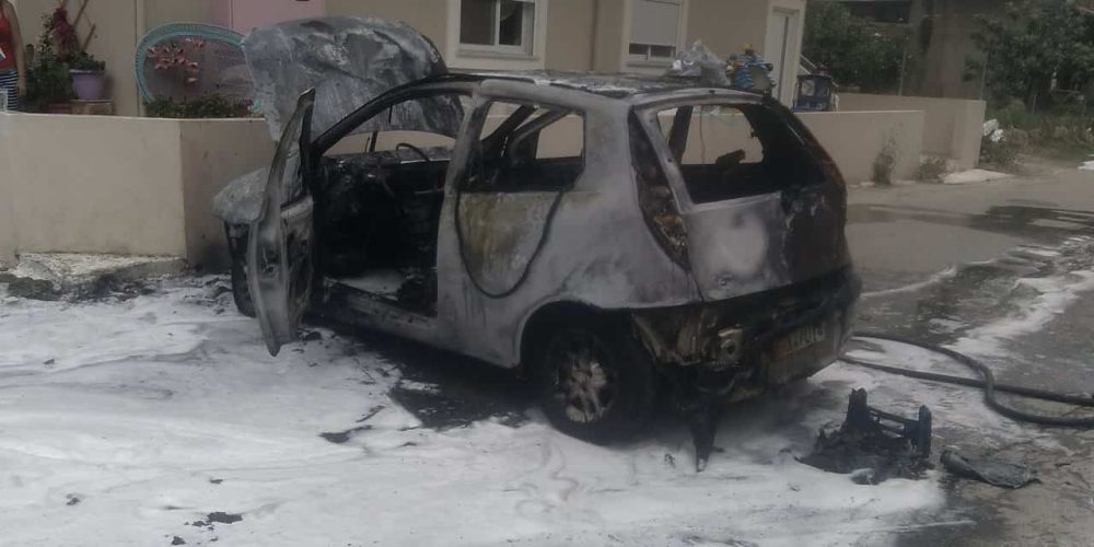 Χανιά: Αυτοκίνητο κάηκε ολοσχερώς μετά από τροχαίο στην Λεωφόρο Σούδας (Photos)