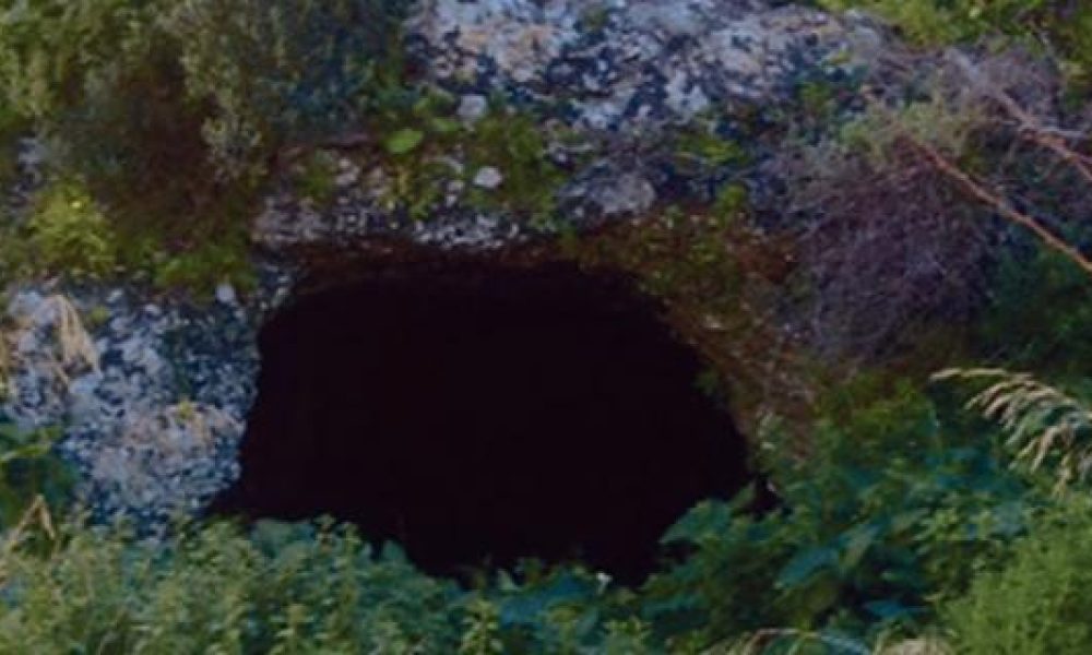 Κρήτη: Οικογένεια ζει σε σπηλιάΤους πήγαν στα δικαστήρια γιατί ήταν… αυθαίρετη (Photos)