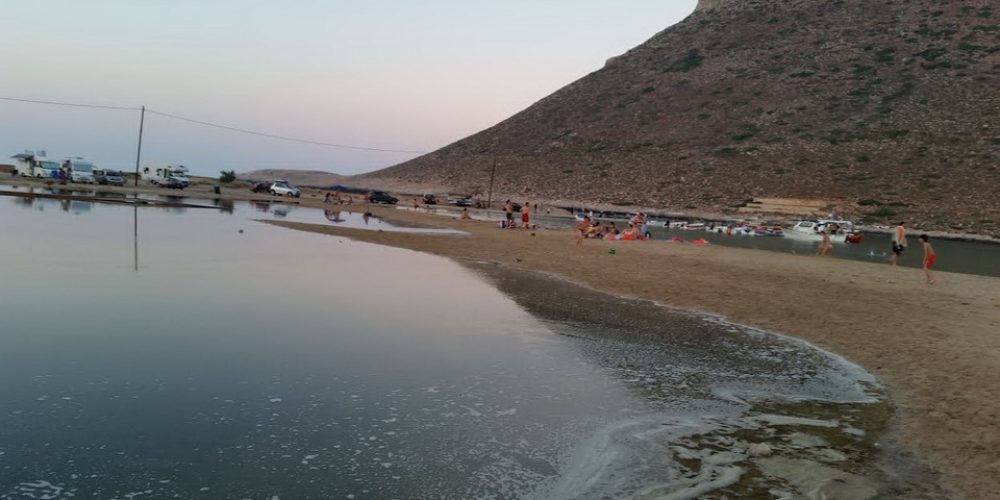 Χανιά: «Λίμνη λυμάτων» ακριβώς δίπλα από λουόμενους στην παραλία του Σταυρού
