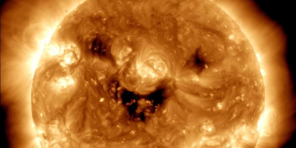 Δορυφόρος της NASA έπιασε τον Ήλιο να «χαμογελάει»!