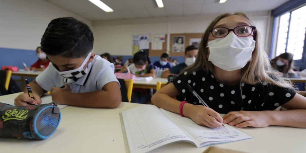 Τέλος η χρήση μάσκας σε σχολεία και Πανεπιστήμια – Υποχρεωτική μόνον στις εξετάσεις