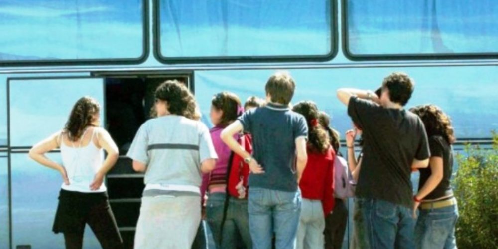 Χανιά: Σχολικό λεωφορείο παρατάει τους μαθητές «όπου να ‘ναι» – Τι καταγγέλλουν οι γονείς