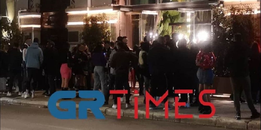 «Πάρτι» συνωστισμού ξανά στην παραλία της Θεσσαλονίκης με ποτά take away – Τους διέλυσε η Αστυνομία (video)