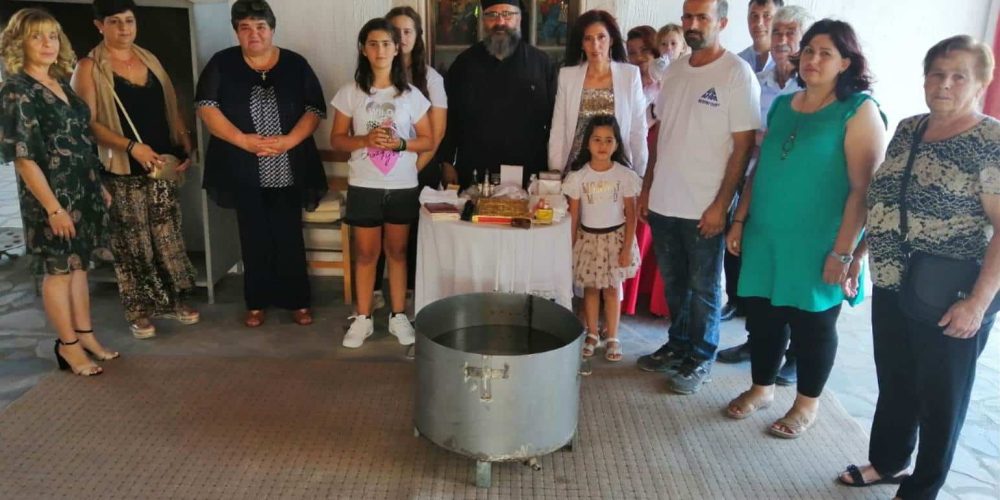 Κρήτη: Επταμελής οικογένεια Αλβανών βαπτίστηκαν Χριστιανοί (φωτο)