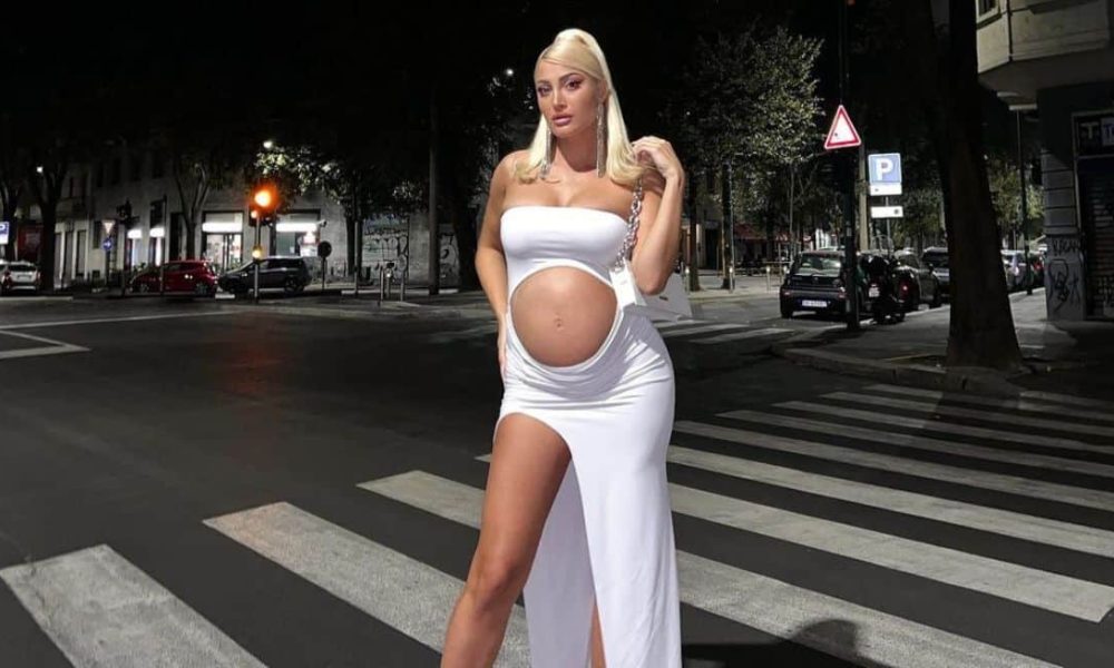 Ιωάννα Τούνη: Όσοι έχουν πρόβλημα με μία έγκυο που εμφανίζει την κοιλιά της, στροφή και σε άλλο προφίλ