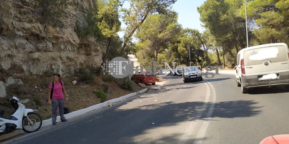 Χανιά: Πέτρα έπεσε σε μηχανάκι στην οδό Ακρωτηρίου – Κυκλοφοριακό “κομφούζιο” (φωτο)