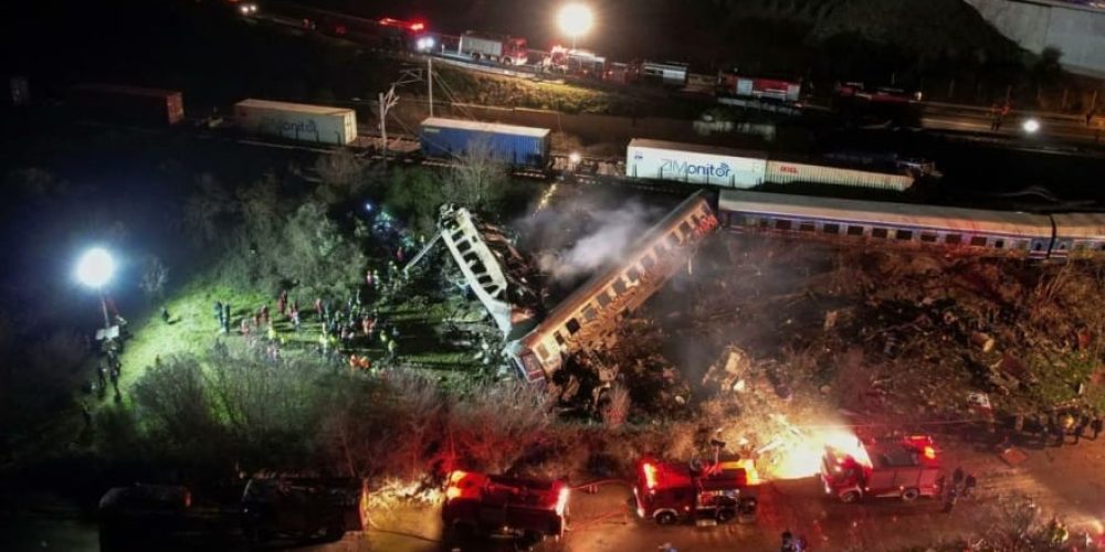 Εθνική τραγωδία: Σύγκρουση τρένων με 38 νεκροί & 85 τραυματίες στα νοσοκομεία