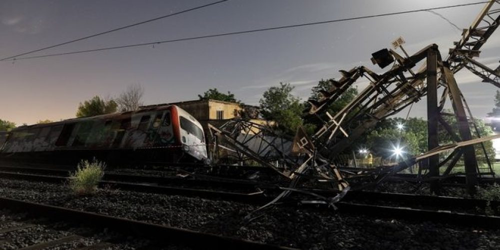 Εκτροχιασμός τρένου έξω από τη Θεσσαλονίκη – Δύο νεκροί, τρεις σοβαρά τραυματίες