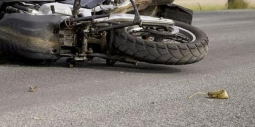 Ένας νεκρός και δύο τραυματίες από σύγκρουση ΙΧ με μοτοσικλέτα