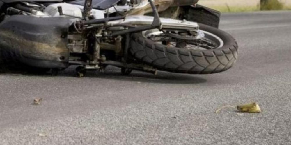 Κρήτη: Σοβαρά τραυματίστηκε μοτοσικλετιστής μετά από σύγκρουση με αυτοκίνητο (video)