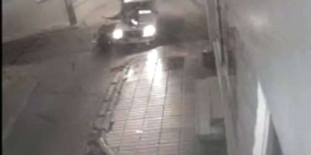 Χανιά: Τρομακτικό τροχαίο στο κέντρο της πόλης – ΙΧ συγκρούστηκε με μηχανή (video)