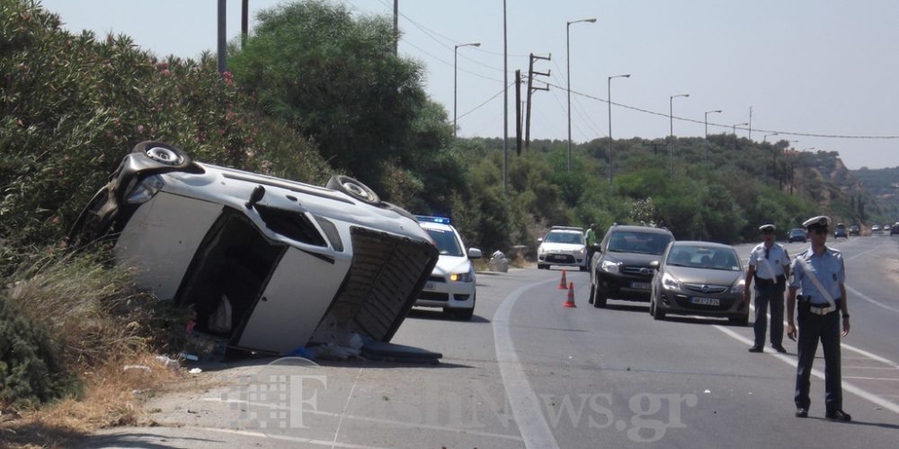 Χανιά: Τροχαίο ατύχημα στον κόμβο του Γαλατά με ανατροπή αυτοκινήτου (φωτο)
