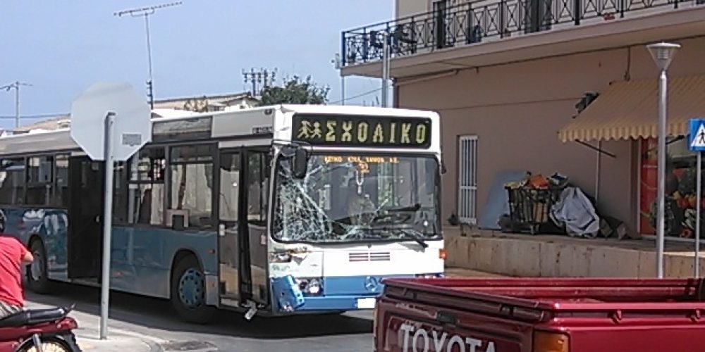 Χανιά: Τροχαίο με σχολικό λεωφορείο και φορτηγό (φωτο)