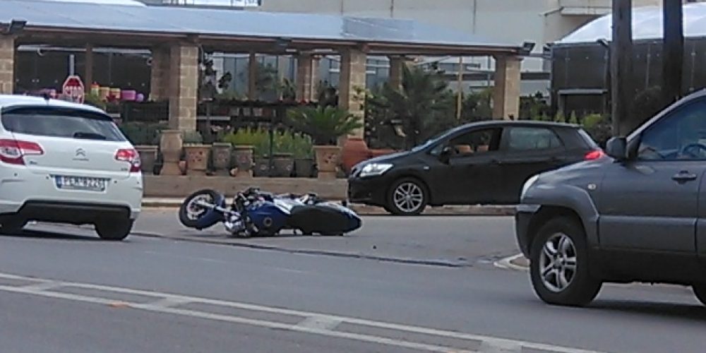 Χανιά: Τροχαίο ατύχημα με μοτοσυκλέτα στον Κλαδισό (φωτο)