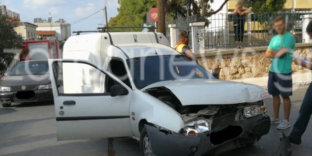 Χανιά: Τροχαίο ατύχημα με τραυματισμό μαθήτριας στον Άγιο Ιωάννη  (Photos)