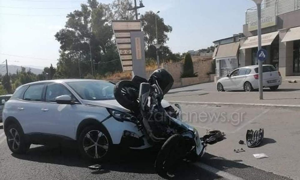 Χανιά: Απίστευτο τροχαίο στον Βλητέ - Μηχανή καρφώθηκε σε αυτοκίνητο (φωτο)