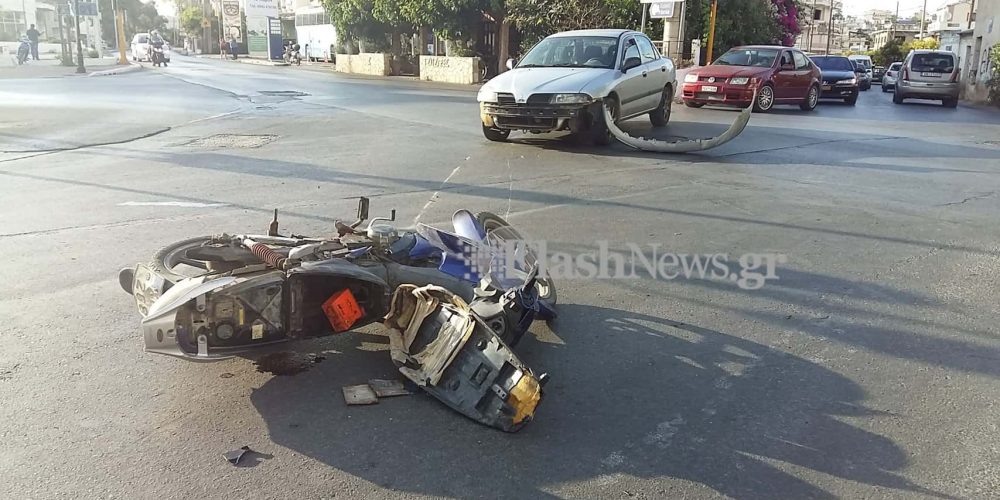 Μηχανάκι συγκρούστηκε με αυτοκίνητο στη λεωφόρο Σούδας στα Χανιά (φωτο)