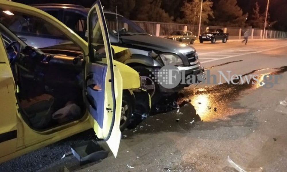 Χανιά: Σφοδρή σύγκρουση δύο αυτοκινήτων στην είσοδο του Πολυτεχνείου Κρήτης (φωτο)