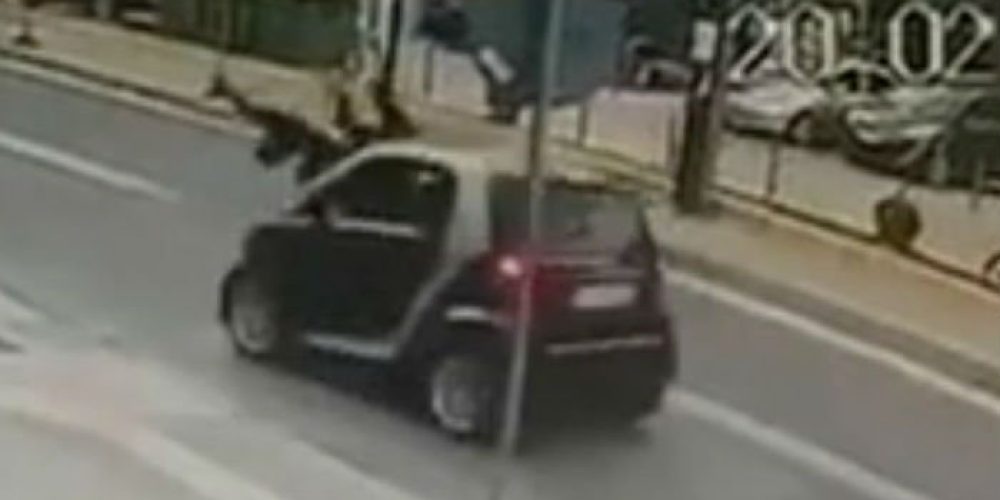Κρήτη: Αυτοκίνητο παρέσυρε μητέρα και παιδί – Σοκαριστικό βίντεο