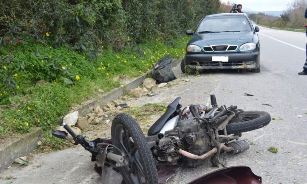 Χανιά: Μηχανάκι τράκαρε σε σταματημένο αυτοκίνητο στην Εθνική Οδό Στο Νοσοκομείο ο οδηγός (Photos)