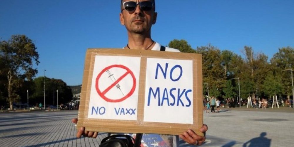 Πρόεδρος φαρμακοποιών: «Tσαρλατάνοι οι αρνητές μάσκας, βάλτε τους στο περιθώριο» (video)