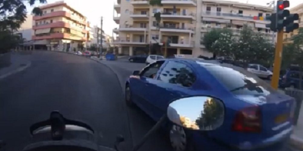 Χανιά: Ταξιτζής περνάει με κόκκινο και σπέρνει τον τρόμο (βιντεο)