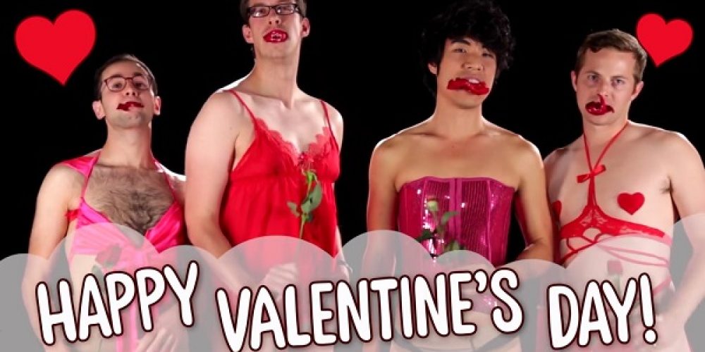 Άνδρες δοκιμάζουν sexy εσώρουχα για την ημέρα του Αγίου Βαλεντίνου (video)