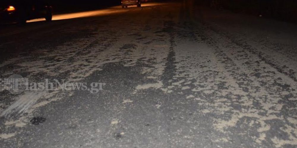 Έπεσαν τσουβάλια στην Εθνική οδό Χανίων – Κισάμου (φωτο)