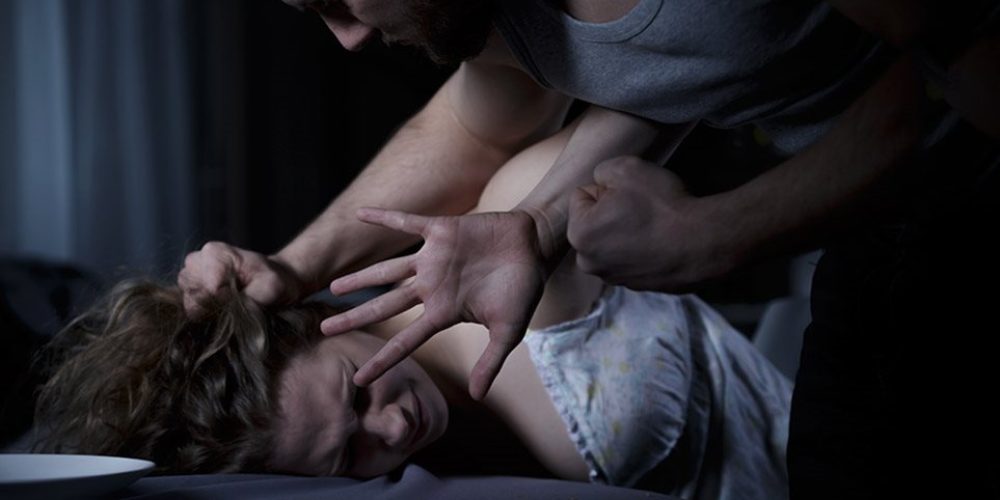 Κρήτη: Νέο περιστατικό ενδοοικογενειακής βίας – Χτύπησε την σύντροφό του και τον 10χρονο γιο του