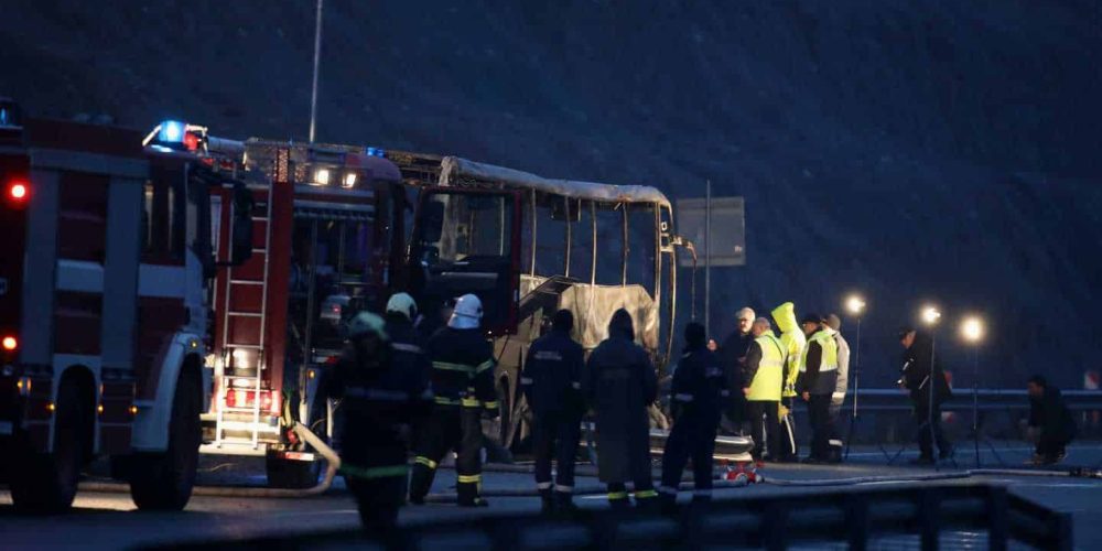 Φωτιά σε λεωφορείο – Νεκροί 46 άνθρωποι, ανάμεσά τους και 12 παιδιά (φωτο)