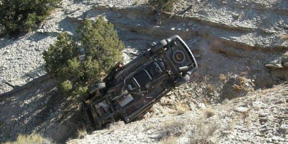 Βρέθηκε αυτοκίνητο σε χαράδρα 30 μέτραν στα Χανιά  Νεκρός ένας νεαρός Χανιώτης οδηγός